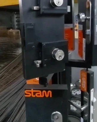 Fechadura e mola de porta de enrolar Stam no balcão da Cordeiro Ferro e Aço